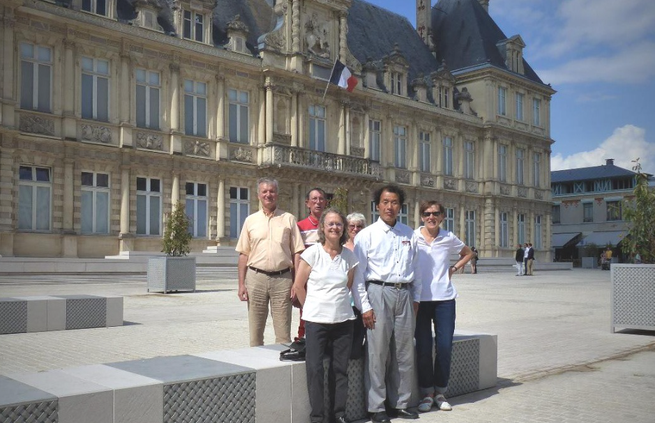 devant la marie de Reims